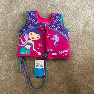 NWT Speedo Kids size M life vest (2-4yo)